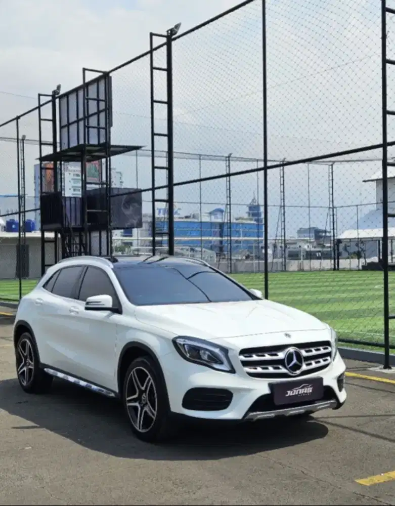 Mercedes-Benz GLA200 Sport 
White On Black Facelift