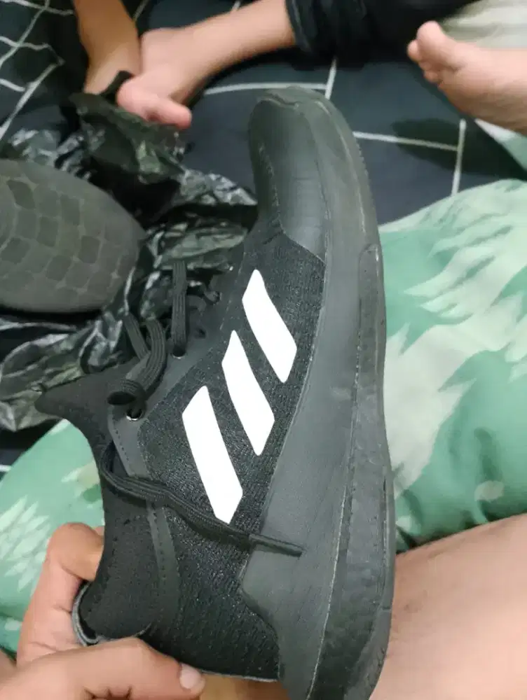 Sepatu Adidas ori