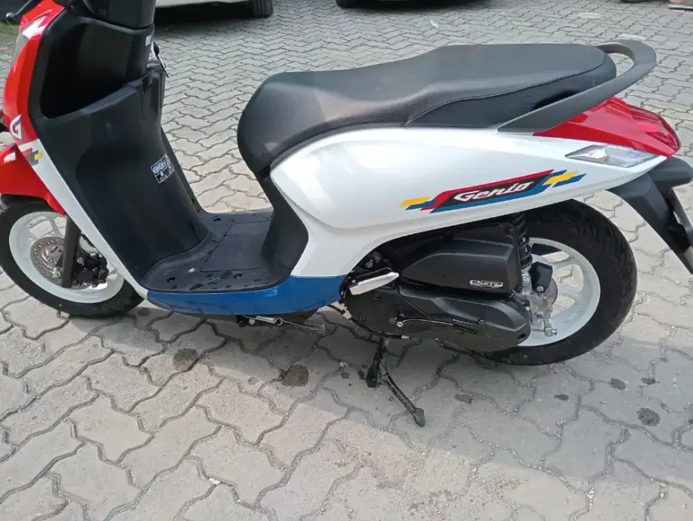 Dijual Cash Motor Gress baru pakai 3 Bulan Honda Genio CBS Km 330