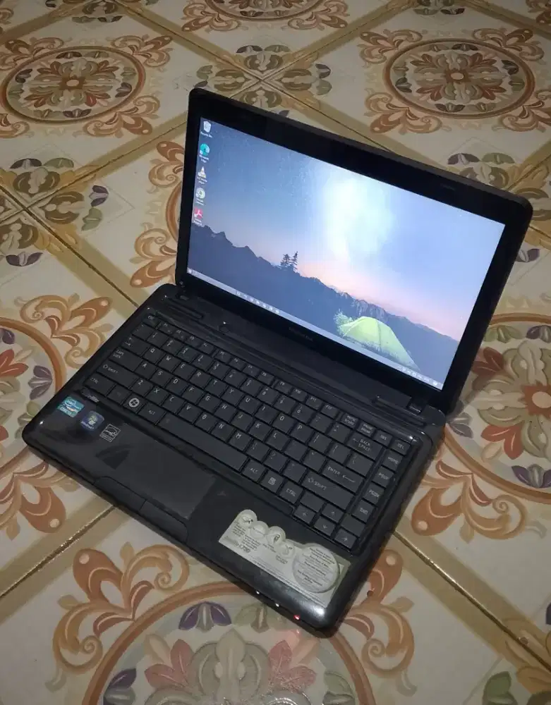 Laptop Dijual butuh. Core i3 Toshiba ram 4/1000Gb