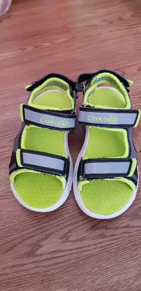 Sepatu sandal crocodile