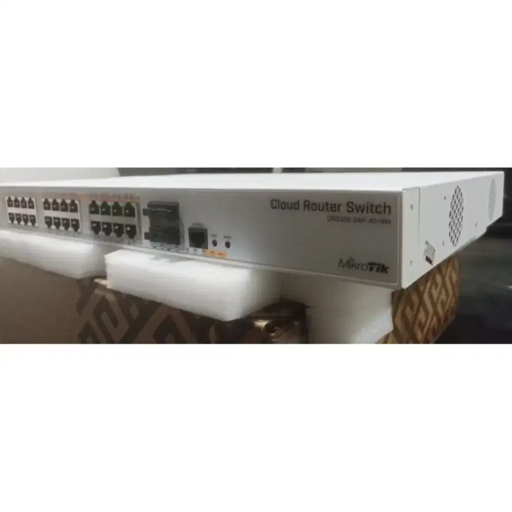 CRS328-24P-4S+RM
