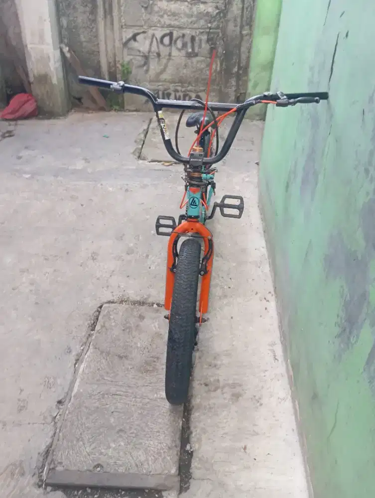 Di jual sepeda BMX merek EXOTIC