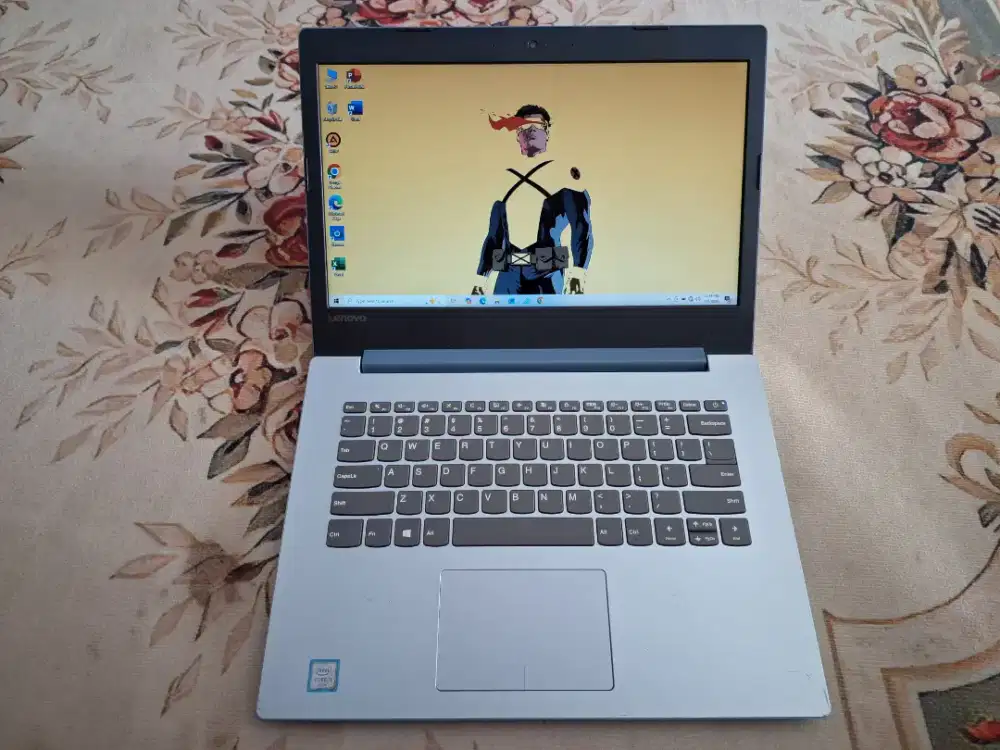 Laptop lenovo core i3-6006u, ram 4gb, ssd 256gb, win 10 siap pakai
