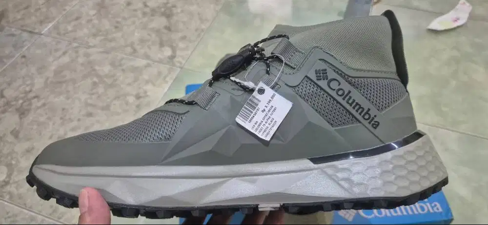 Sepatu Columbia Men's Facet 75 Mid OutDry Size 41-42 99% New