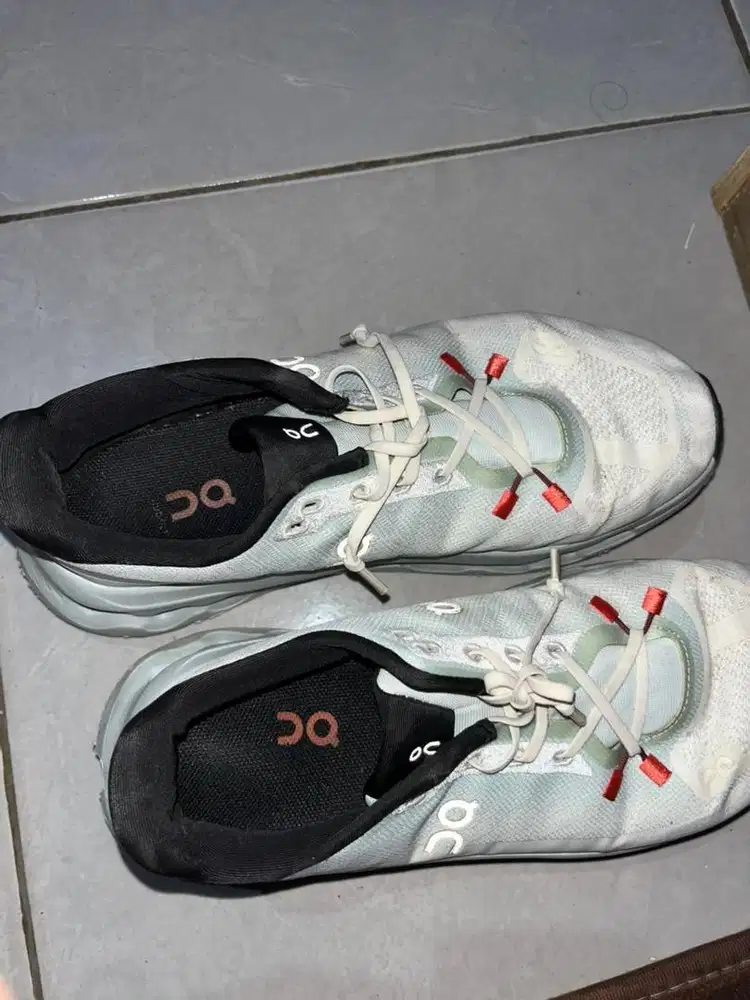 DIJUAL SEPATU ON CLOUD CEWE