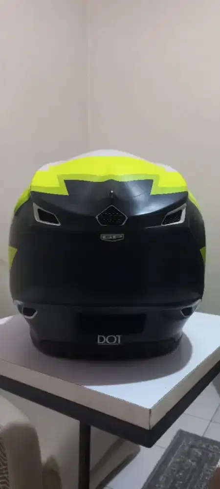 Helm TroyLeeDesign GP Volt FoG 2023