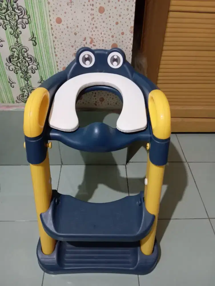 Tempat duduk belajar anak anak BAB