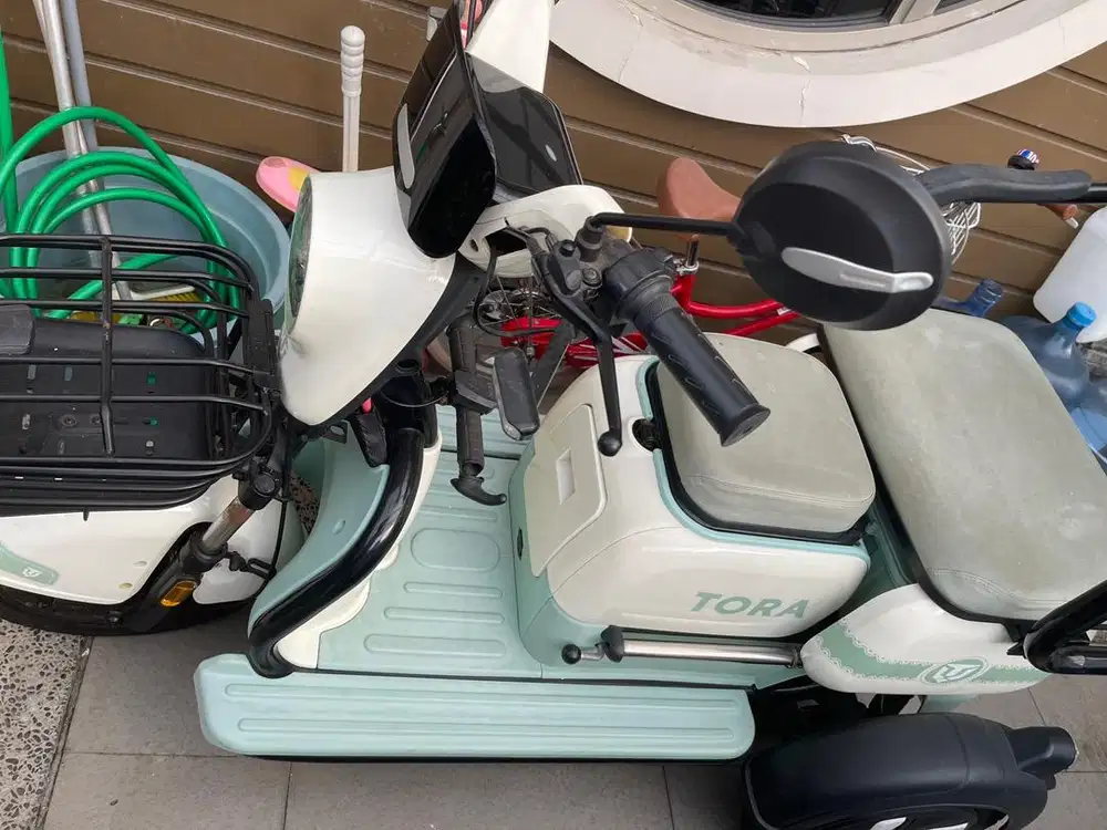 Sepeda listrik Tora roda tiga