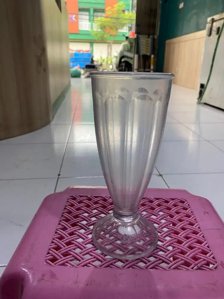 Gelas tulip bekas