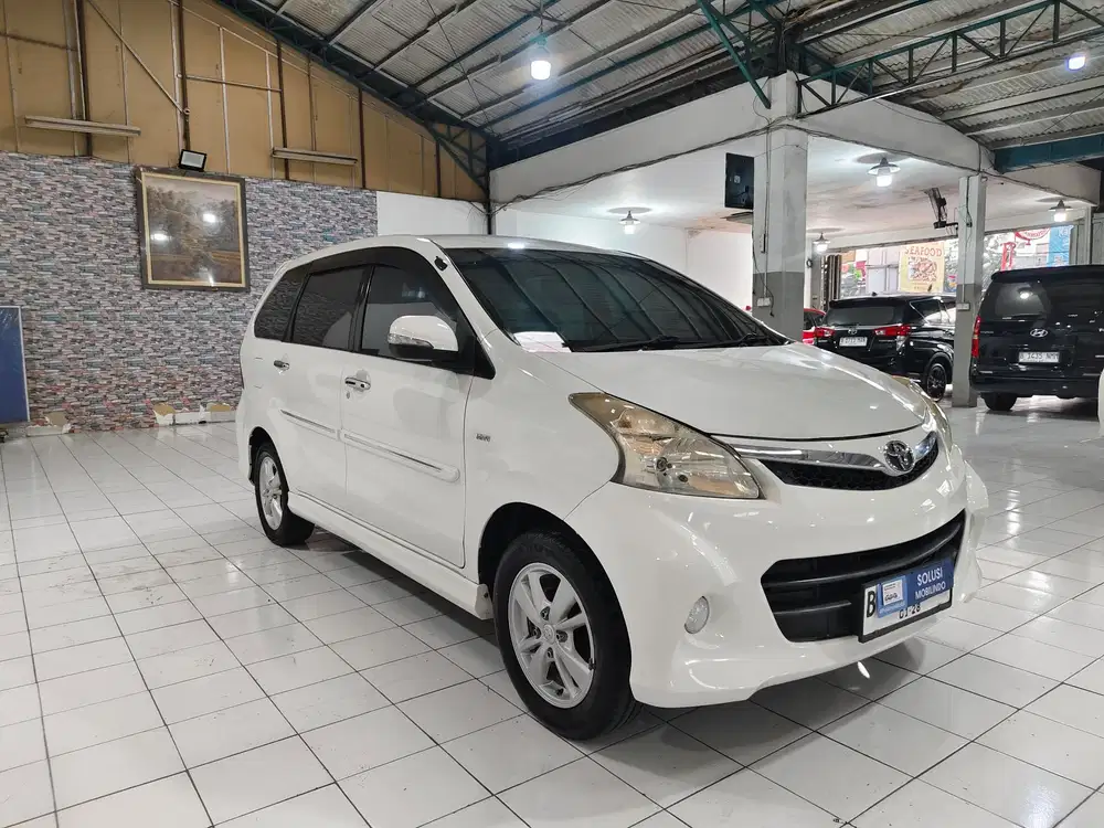 Toyota AVANZA VELOZ 1.5 Bensin AT 2012 Putih