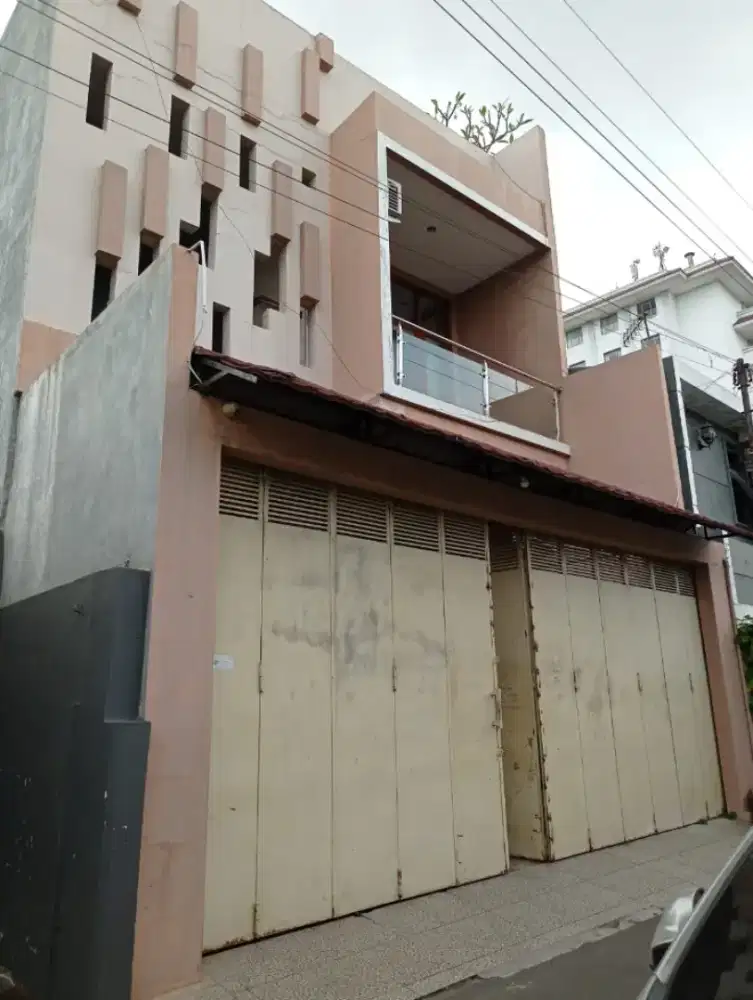 Jual rumah tengah kota