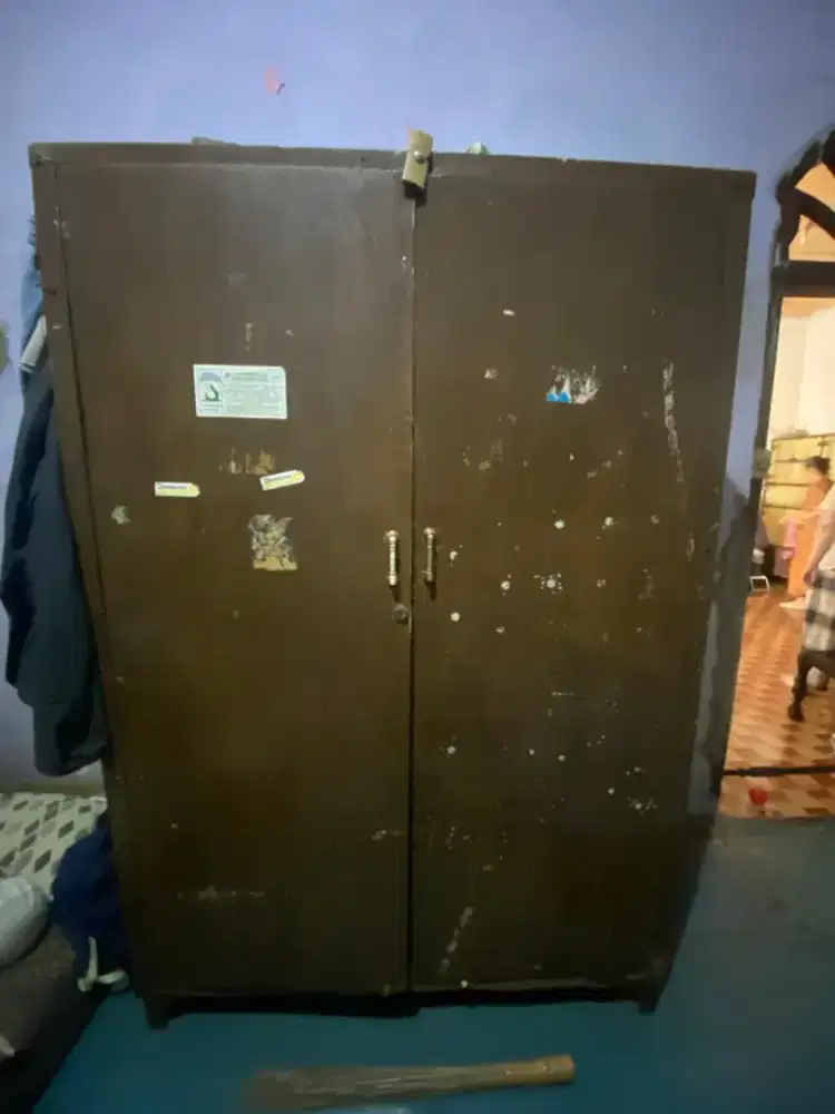 DIJUAL CEPAT MURAH LEMARI PAKAIAN