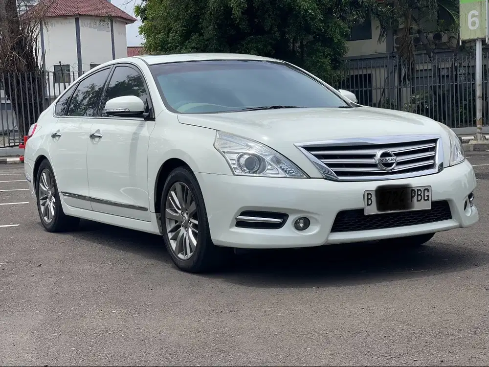 NISSAN TEANA XV AT PUTIH 2013