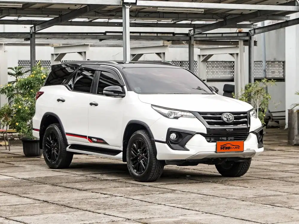 Toyota Fortuner VRZ TRD 2017 pemakaian 2018 putih matic