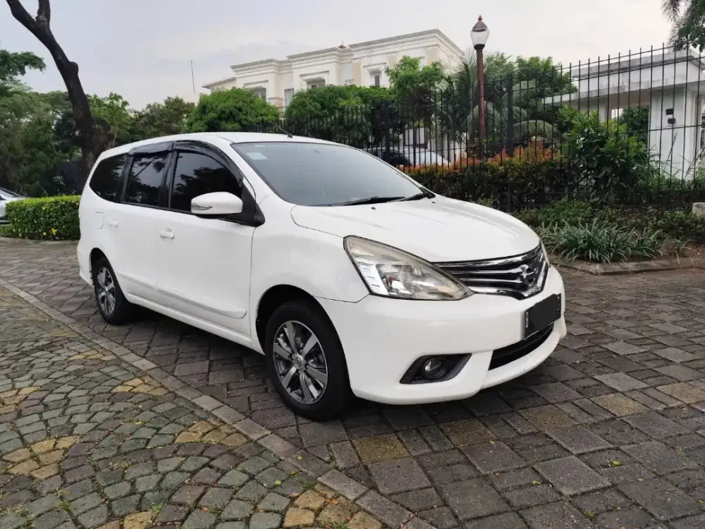 Nissan Grand Livina XV at matic putih th 2017