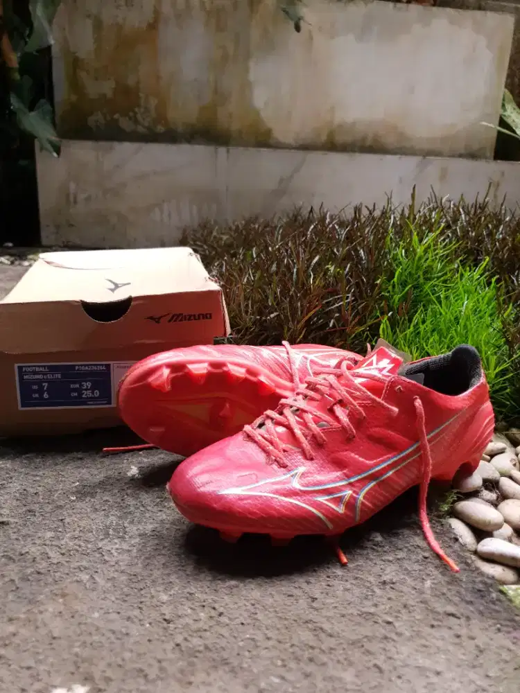 Sepatu bola mizuno alpha elite