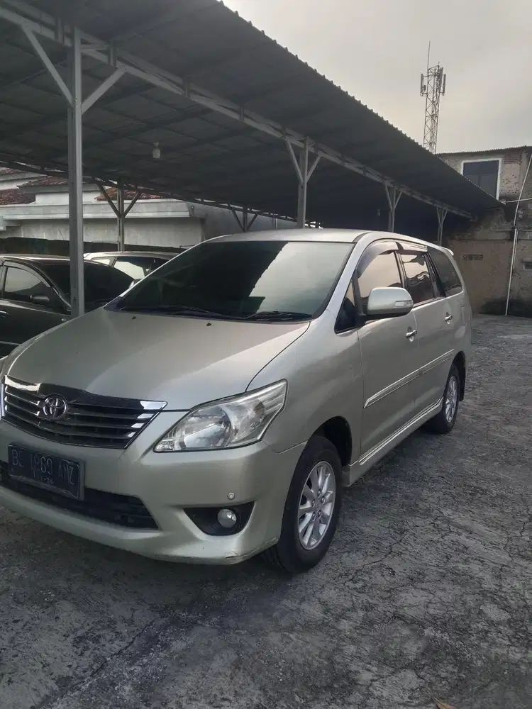 Toyota Kijang Innova 2011 Bensin