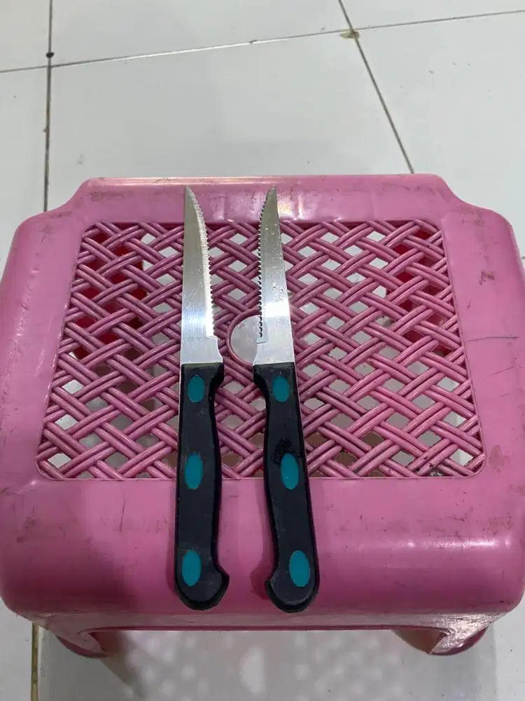Pisau steak gerigi