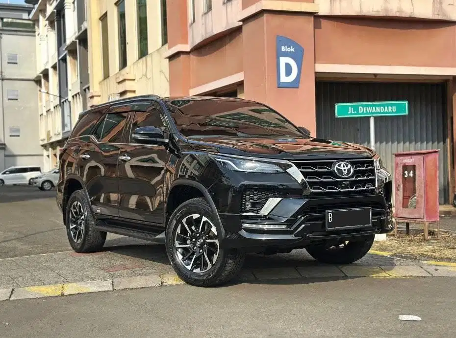 Toyota Fortuner 2.8 GR Sport AT 2022 Diesel Hitam Km 40rb Record