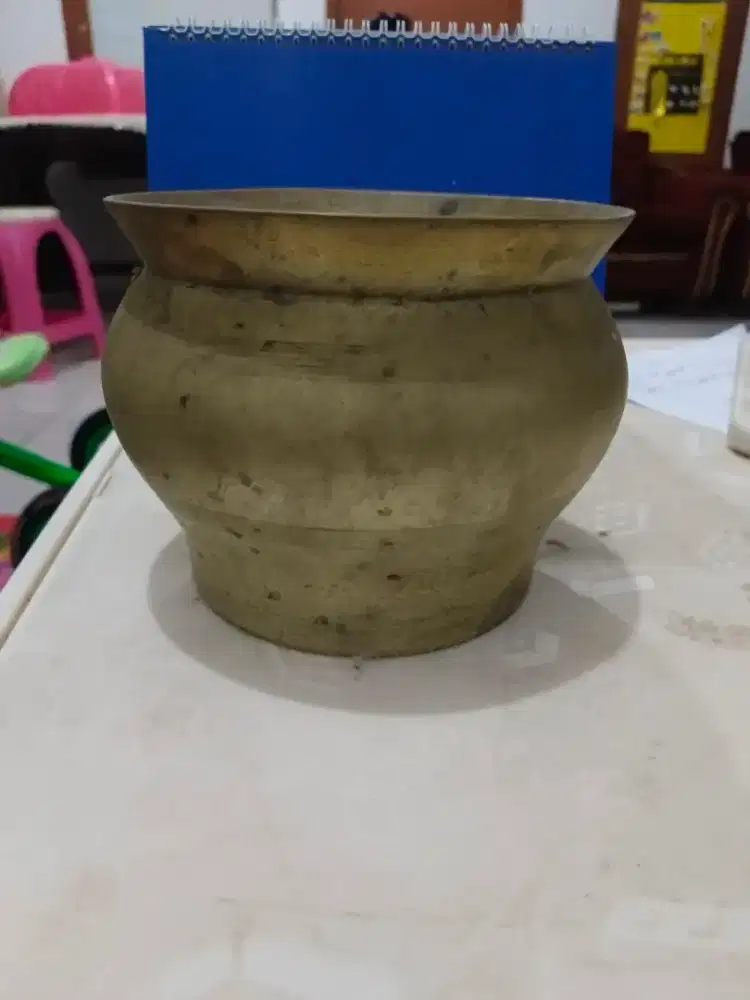 Vas bunga kuningan antik