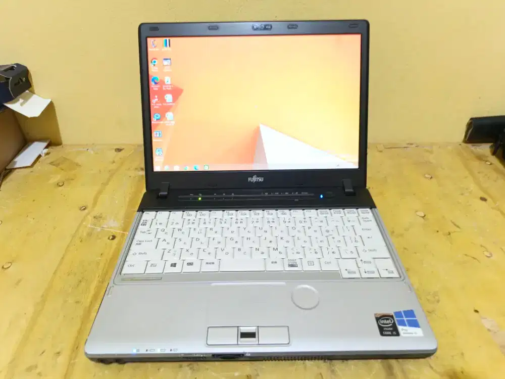 Laptop Fujitsu Build up Core I5-2520 Ram 8Gb Hdd 320Gb Ga Lemot