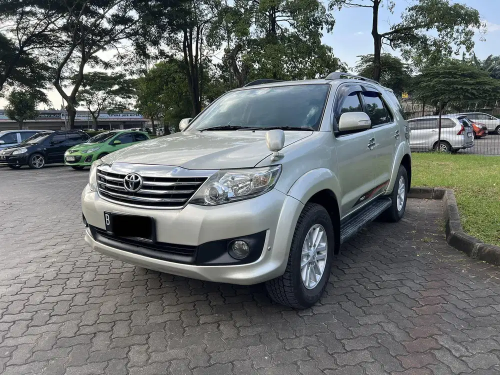 Toyota Fortuner 2.7 G AT 2012 Silver Bensin Istimewa