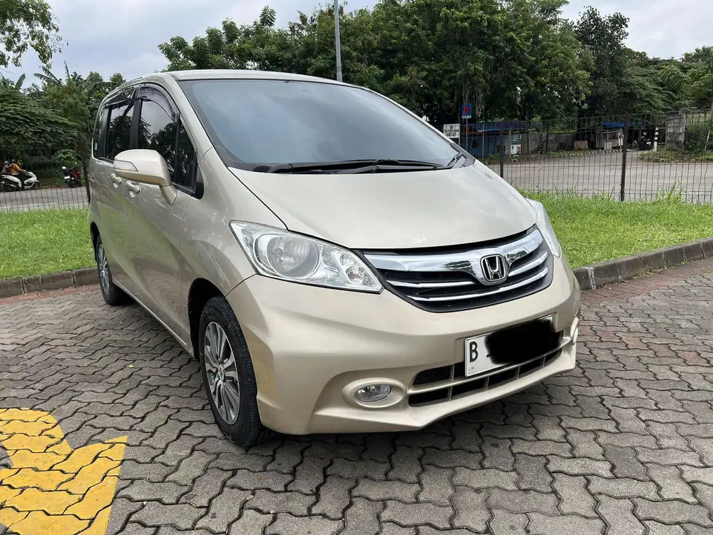 Honda Freed E PSD AT 2012 Kuning Emas