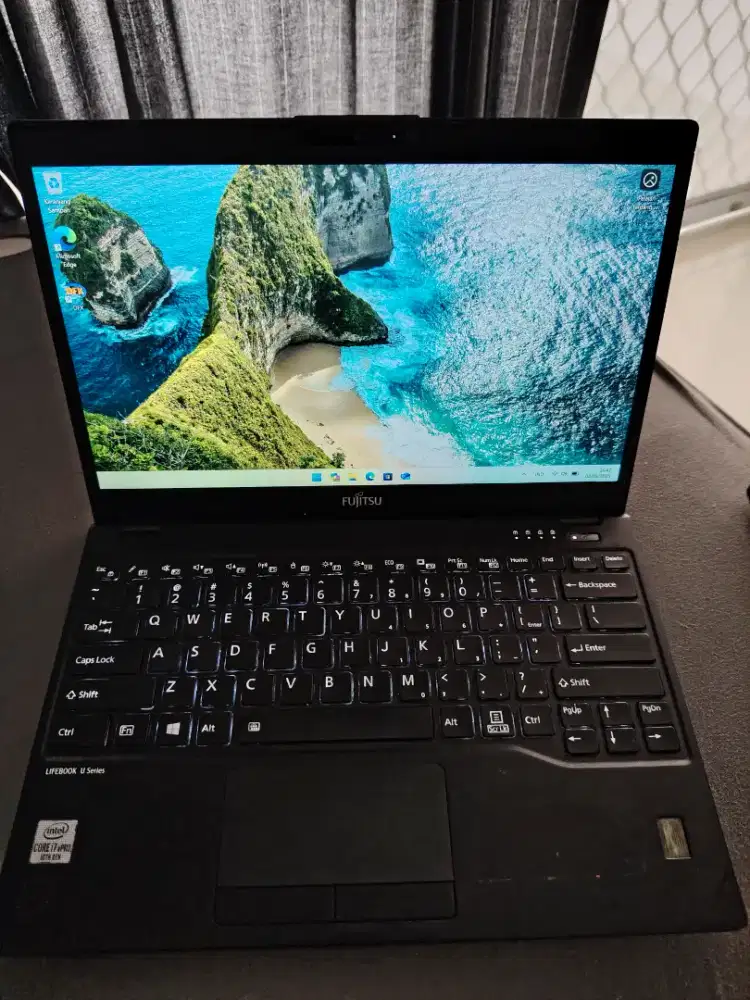 Dijual Laptop Fujitsu U-9310 RAM 16 GB SSD 256 GB