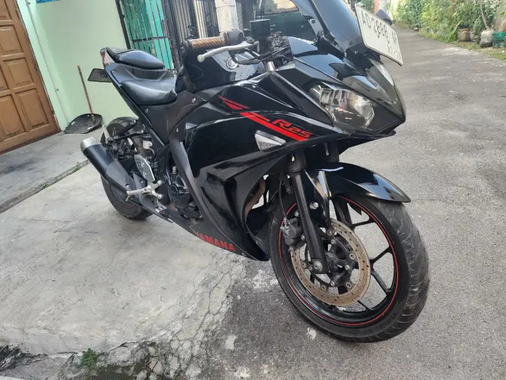 Yamaha YZF R25 2015