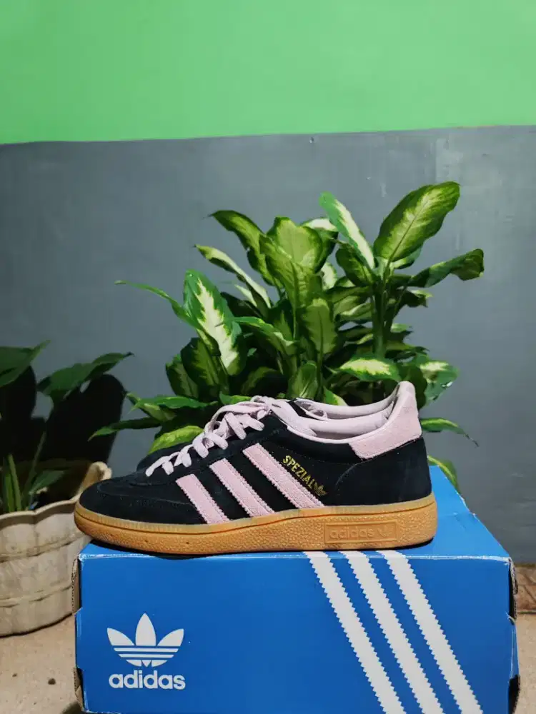 Sepatu Adidas Spezial black/pink