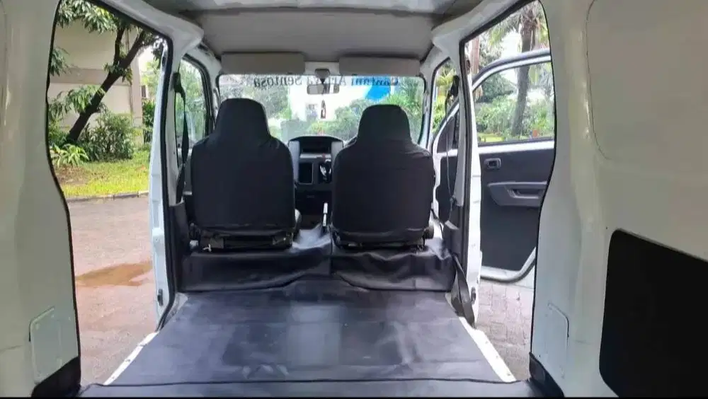 Mobil Niaga G Max Blind Van