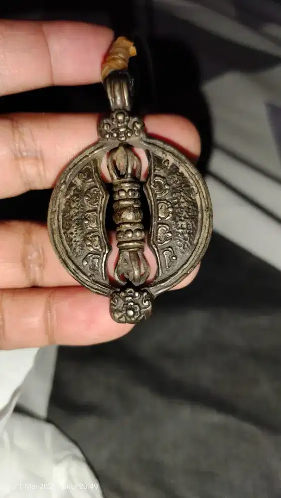 Liontin Vajra Indra Kuno