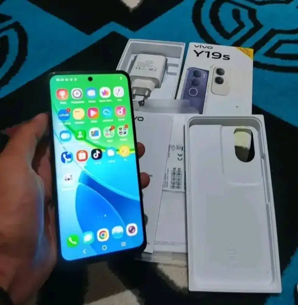 Vivo 19 s pemakaiannya baru 2 bukan jual aja krna butuh duit