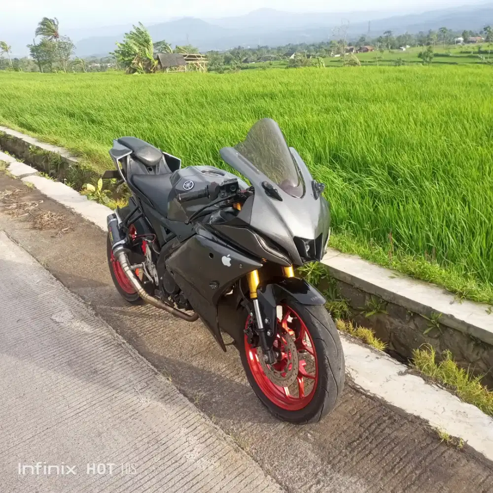 Motor bekas R15
