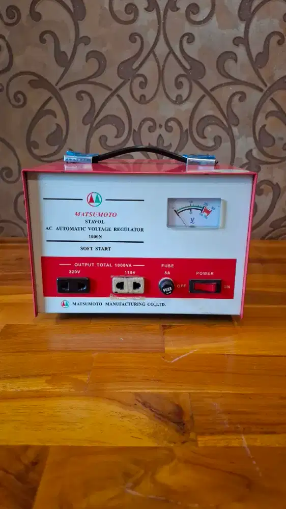 Stabilizer 1000w kondisi seperti baru