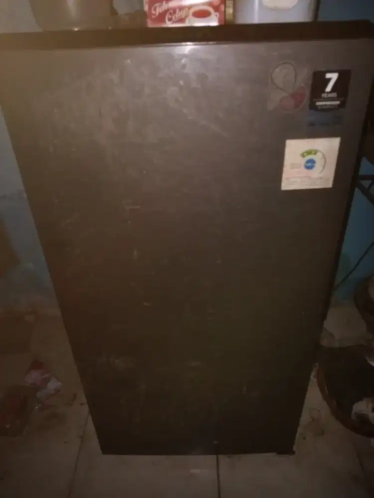 DI JUAL CEPAT KULKAS 1 PINTU MERK AQUA