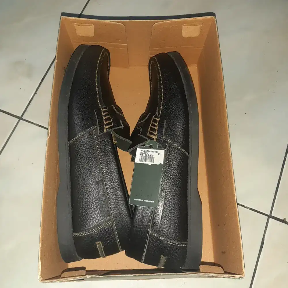Sepatu new no 43 WACHOUT fress