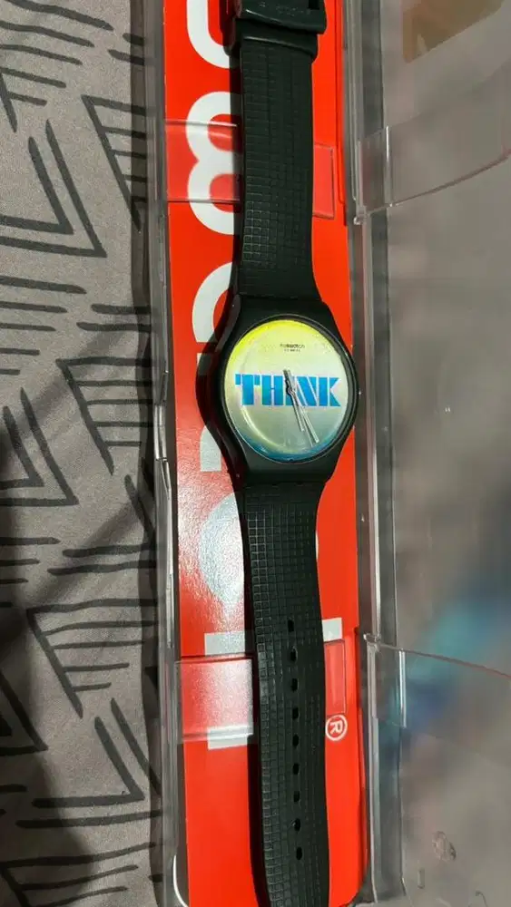 Jam Swatch hijau army