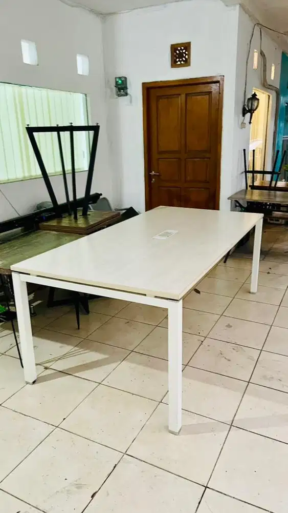 Meja meeting kantor like new