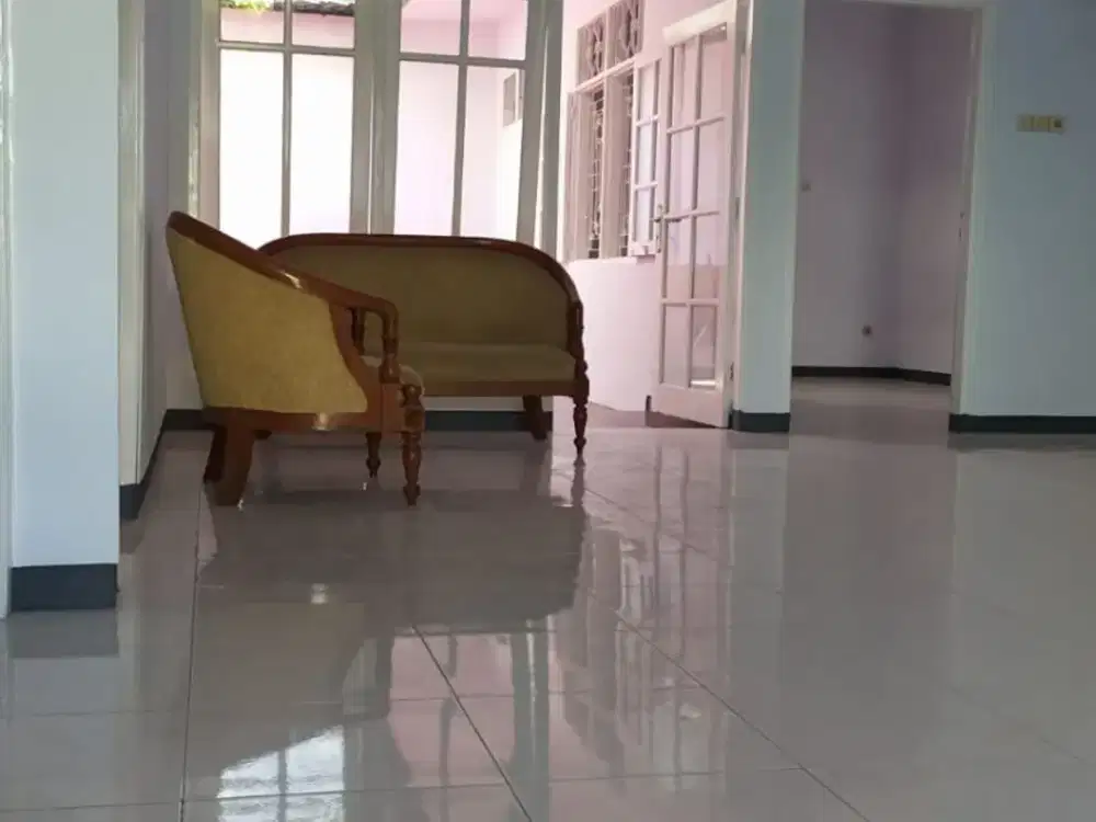 Rumah Nirwana Eksekutif Row Jalan Sangat Lebar Siap Huni