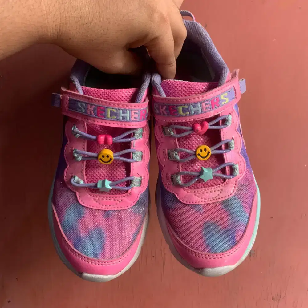 Sepatu skechers preloved