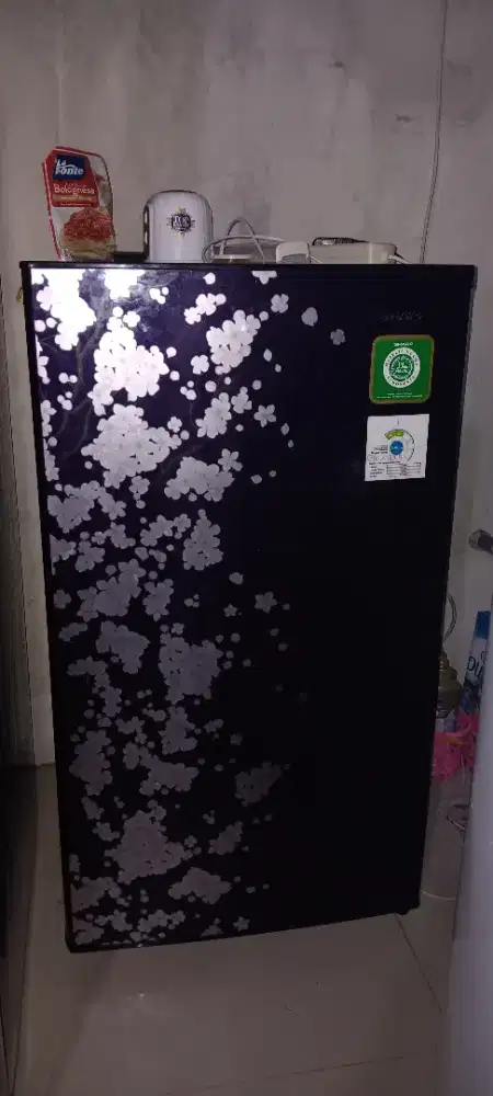 Di jual kulkas sharp satu pintu
