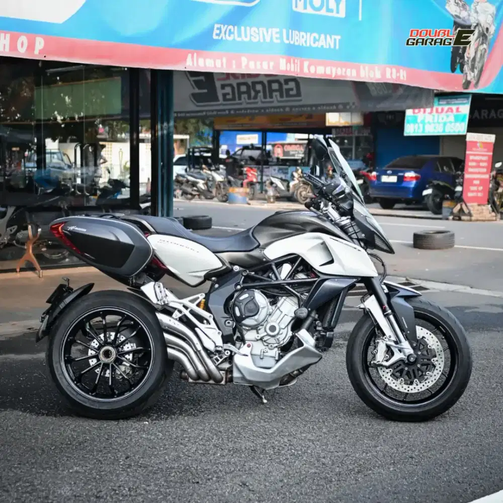 MV AGUSTA STRADALE 800 PUTIH 2016 ABS LIKE NEW