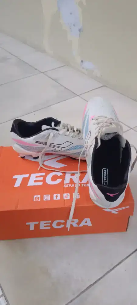 Jual sepatu bola second