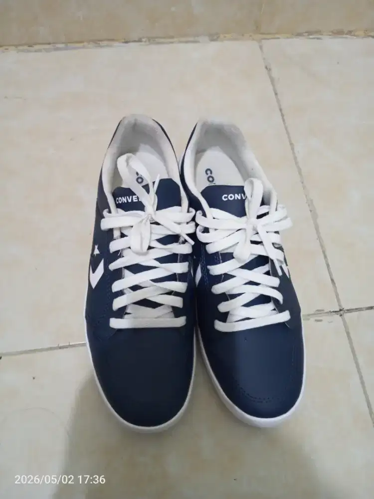 Sepatu Converse navy