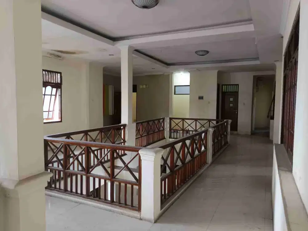 Rumah 2 Lt dekat Jalan Raya di Menoreh Timur Sampangan Semarang