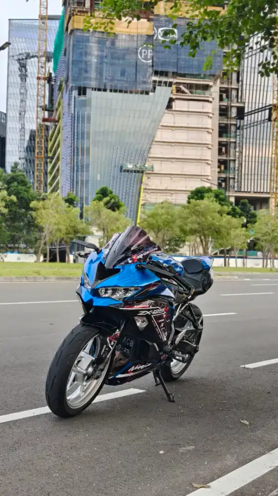 Kawasaki zx25r 2020 warna candy plasma blue