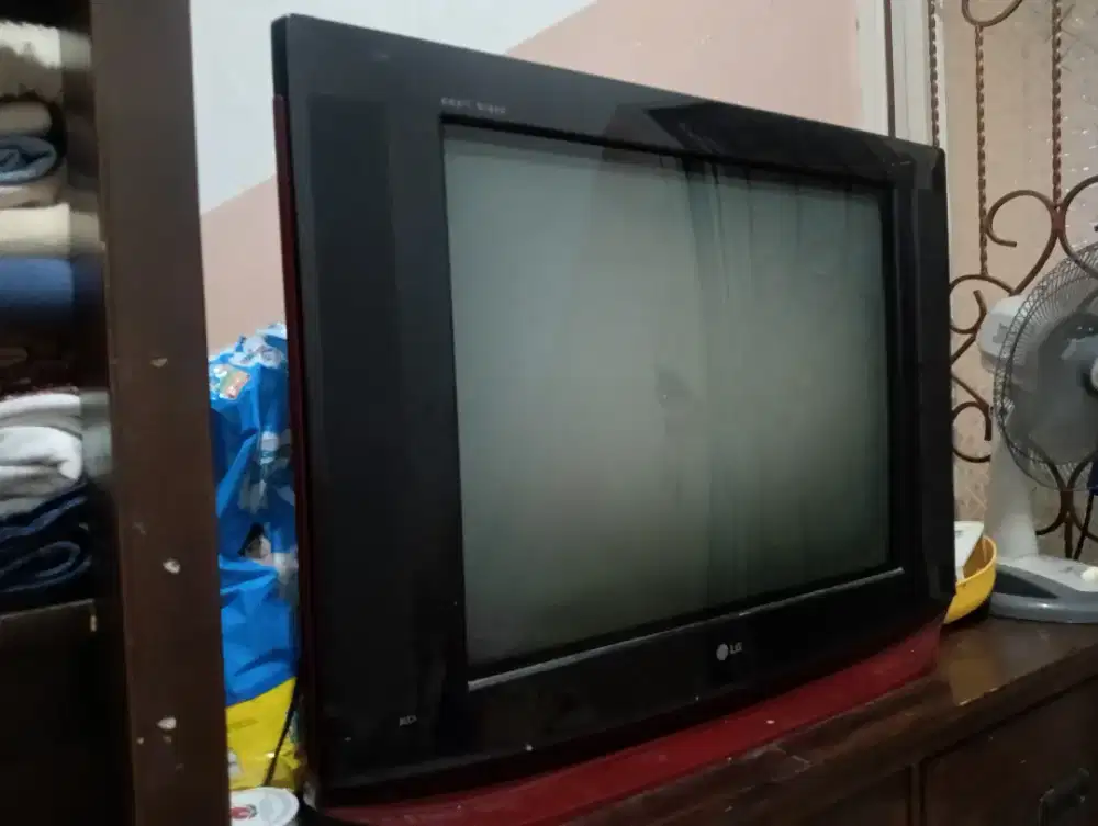 TV tabung LG pearl black slim 21 inch