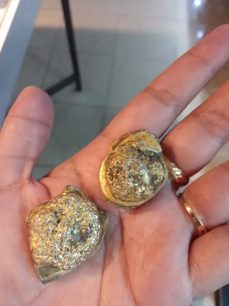 Batu emas harga satuan berat rata2 7gram sampai 10gram